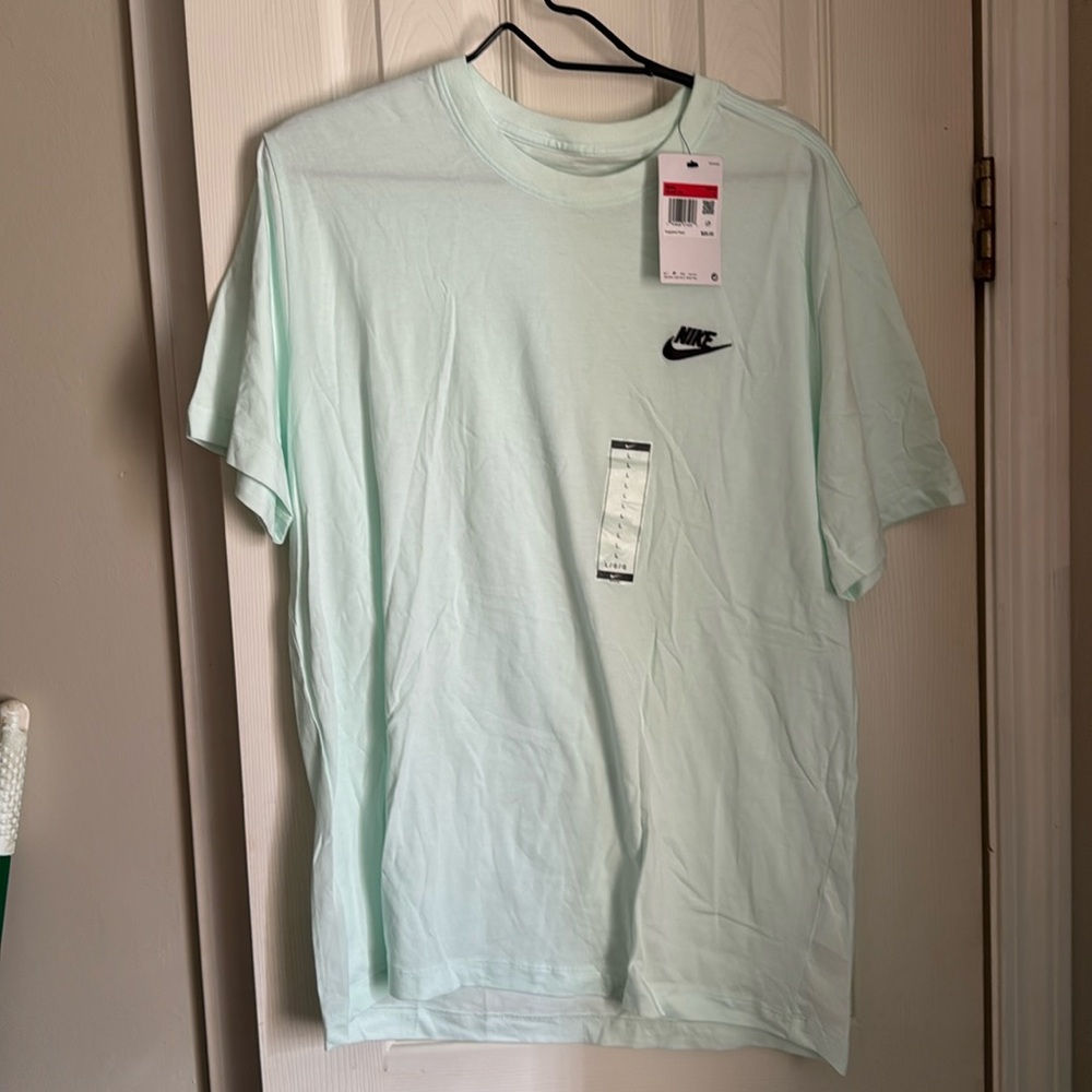 Men’s light teal Nike plain club swoosh tee size large